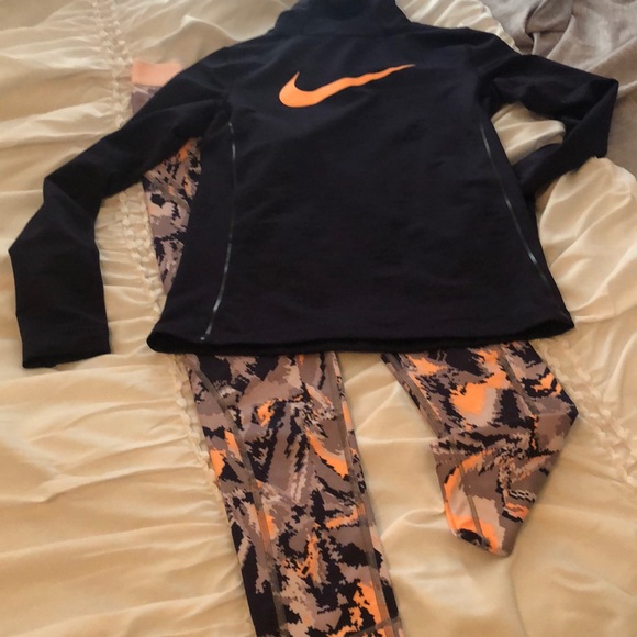 Girls Nike hoodie and leggings set - Picture 7 of 7